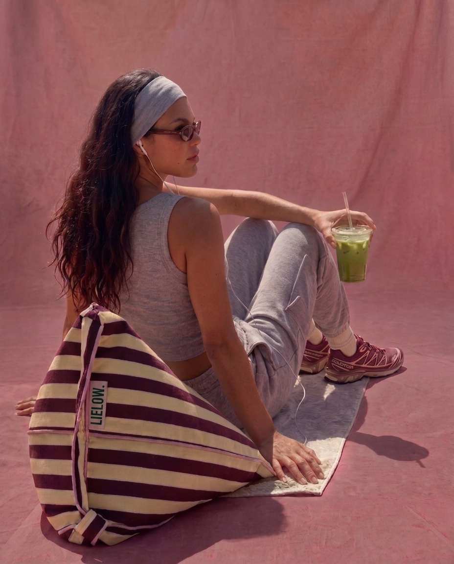 LIELOW Pier 55 — model lounging